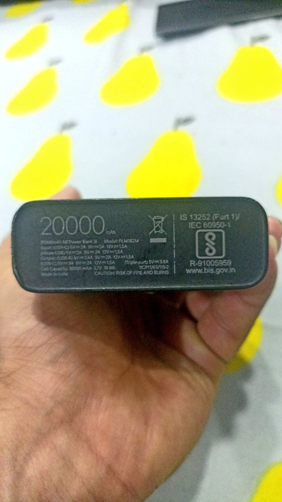 KrishnaNagdev2's tweet photo. @MiIndiaSupport I bought MI 20000 mah power bank. But it contains 10000 mah battery pack. Mi is making us fool. Take strict action on it otherwise I will file a complaint against it. @TechnicalGuruji @tech_burner @ShokeenSanchit @manukumarjain https://t.co/XOOEkcVTab