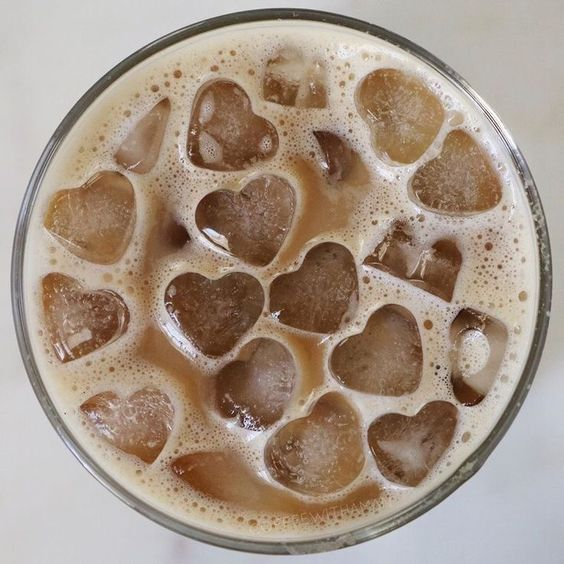sweeteaclub's tweet photo. heart-shaped ice https://t.co/lbM1hs6Qot