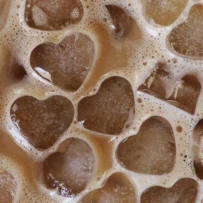 sweeteaclub's tweet photo. heart-shaped ice https://t.co/lbM1hs6Qot