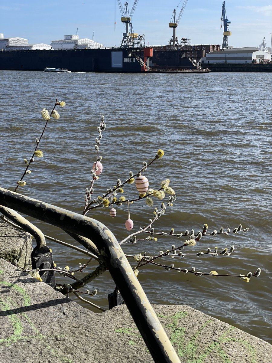 joernlamprecht's tweet photo. Ostern is comming... #ostern #hafen #hamburg #hh #stpauli #sanktpauli https://t.co/F2ZiSGlXDF