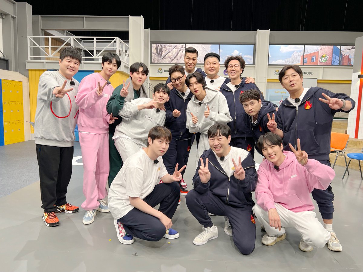 OfficialMONSTAX's tweet photo. 📸
230401 #몬스타엑스
JTBC #아는형님 

🚨 비상 🚨
몬베베 마음에 이어
형님 마음까지 무단침입 해버린
몬스타엑스의 '아는형님'이
잠시 후 8시 50분 시작됩니다! 
본.방.사.수 🔥

#MONSTA_X #MONSTAX https://t.co/8ErGXkamsS