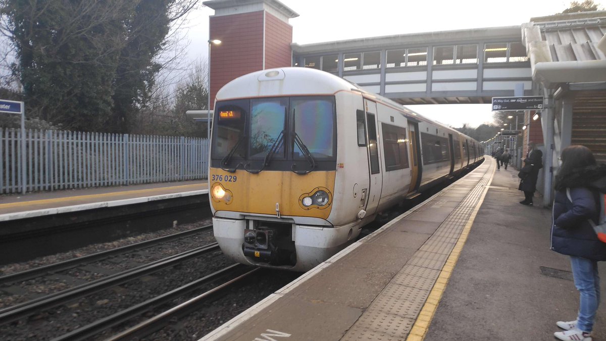 nightkristina's tweet image. #class376 appreciation thread 🧵

The 2nd best mode of transport ever invented in the past 40,000 years of human ingenuity, boasting excellent exteriors and incredible interiors!

These trains are so good the Class 345 should've just been a 376/1 subclass 😍