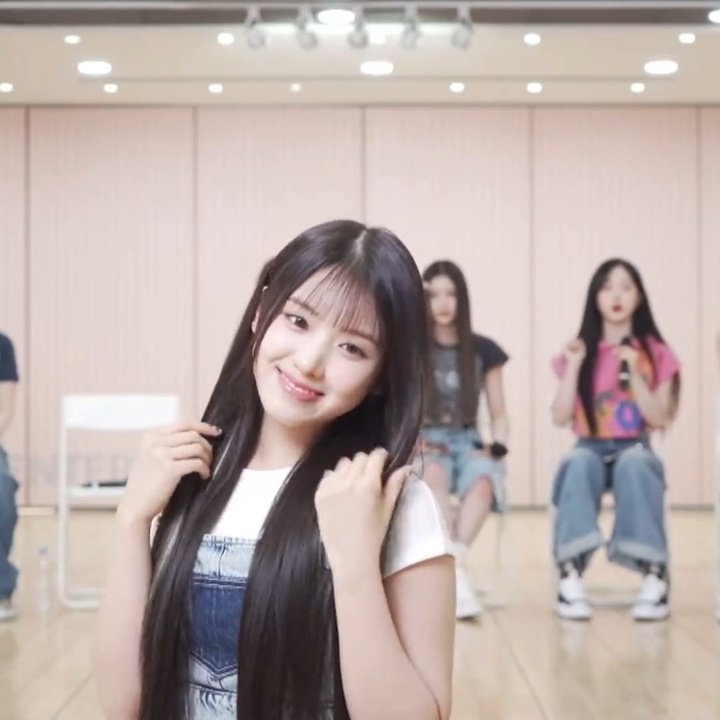 JiwooArchiv's tweet photo. She's soooooo https://t.co/8o6lyvRz9F