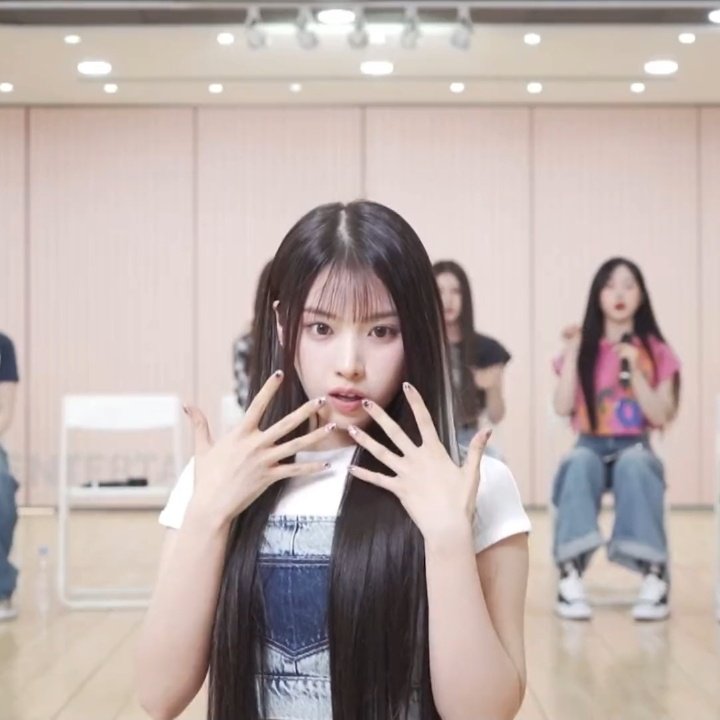 JiwooArchiv's tweet photo. She's soooooo https://t.co/8o6lyvRz9F