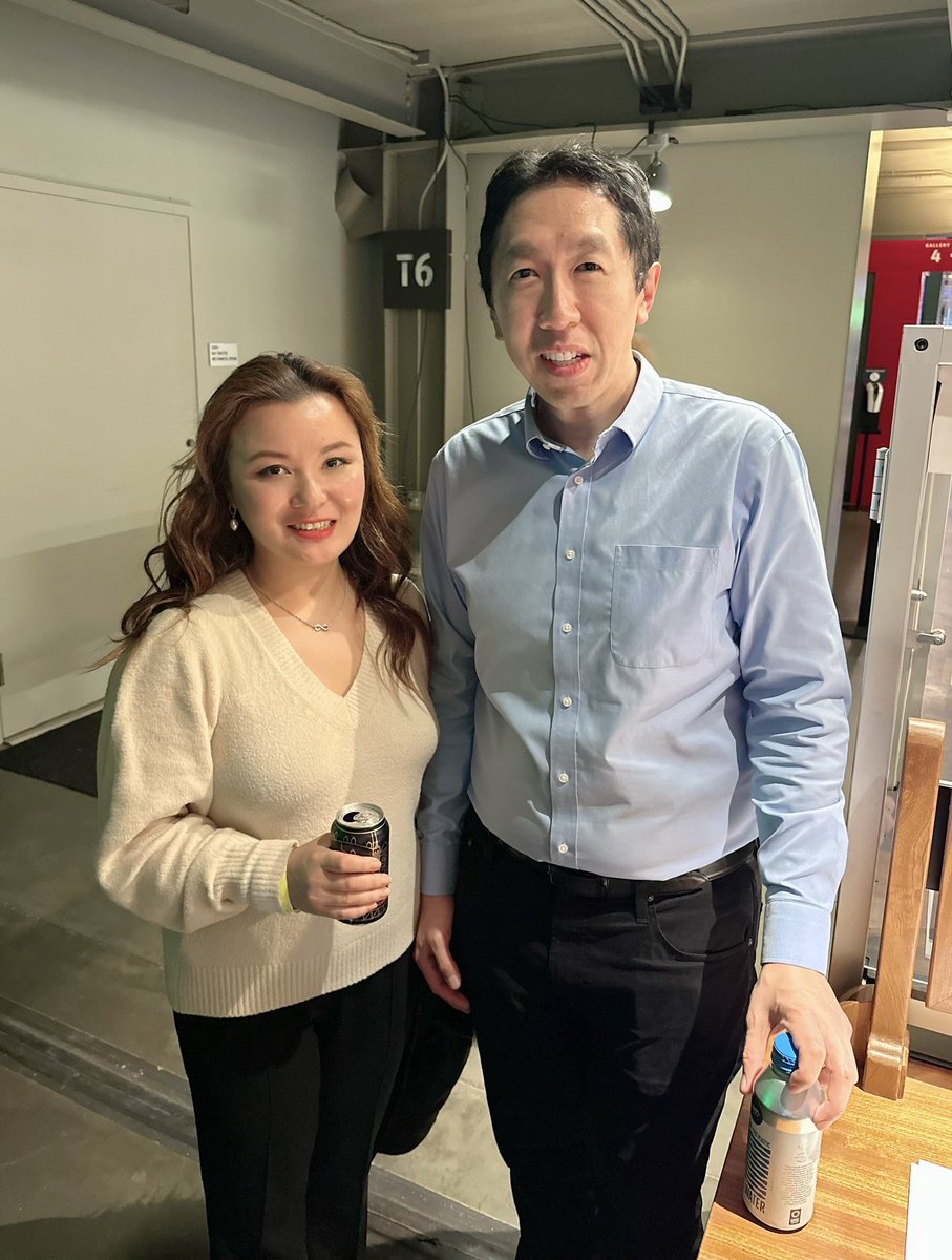lingtv's tweet photo. 🤖🥤Sippin' with the AI legend @AndrewYNg at the ultimate #WoodstockAI meetup! 🎉 Unlocking LLMs, GPTs &amp; AI mastery 🧠 with @clementdelangue &amp; @huggingface! 🤗 A record-breaking gathering of AI enthusiasts 🌐🌟 Join the revolution! 🔥 #MachineLearning #AIPioneers #HuggingFace 🚀 https://t.co/XILenPEfiL