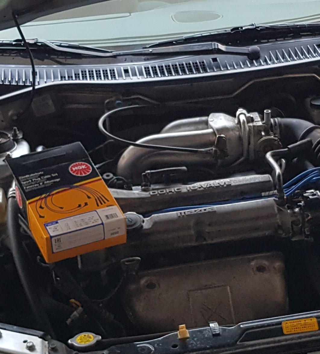 JartBanssen's tweet photo. Donders, had ze bijna besteld! 😆 Goede foto hebben ze ervoor gebruikt. Beste blok dat er is, haha... #Mazda #323F #Mazda323F #NGK https://t.co/xj9CxwhAwJ