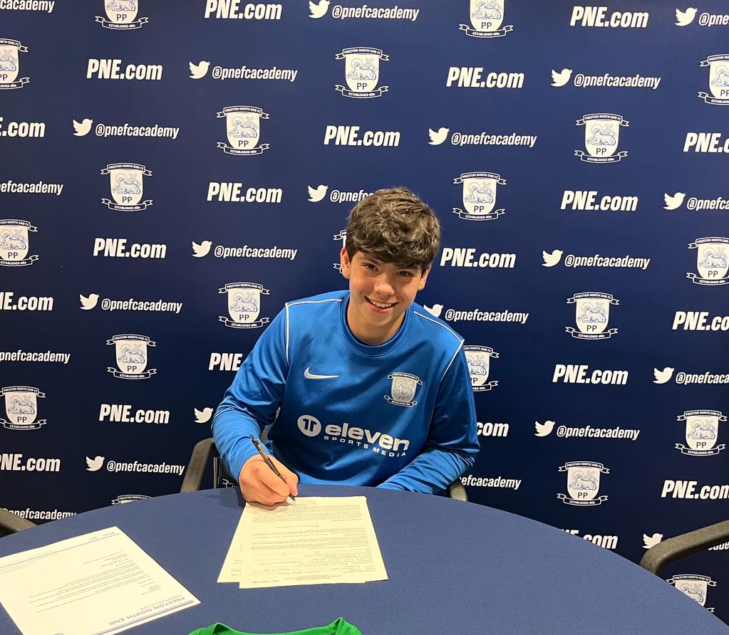 Massive congratulations to Joshua Whelan who becomes our 5th player to sign for an academy since we started 6 years ago! 

Josh joins Preston NE after a successful trial period. Well done mate!

Credit to @MosshillAth_u12 in his development as well. What its all about 🤝👌⚽️