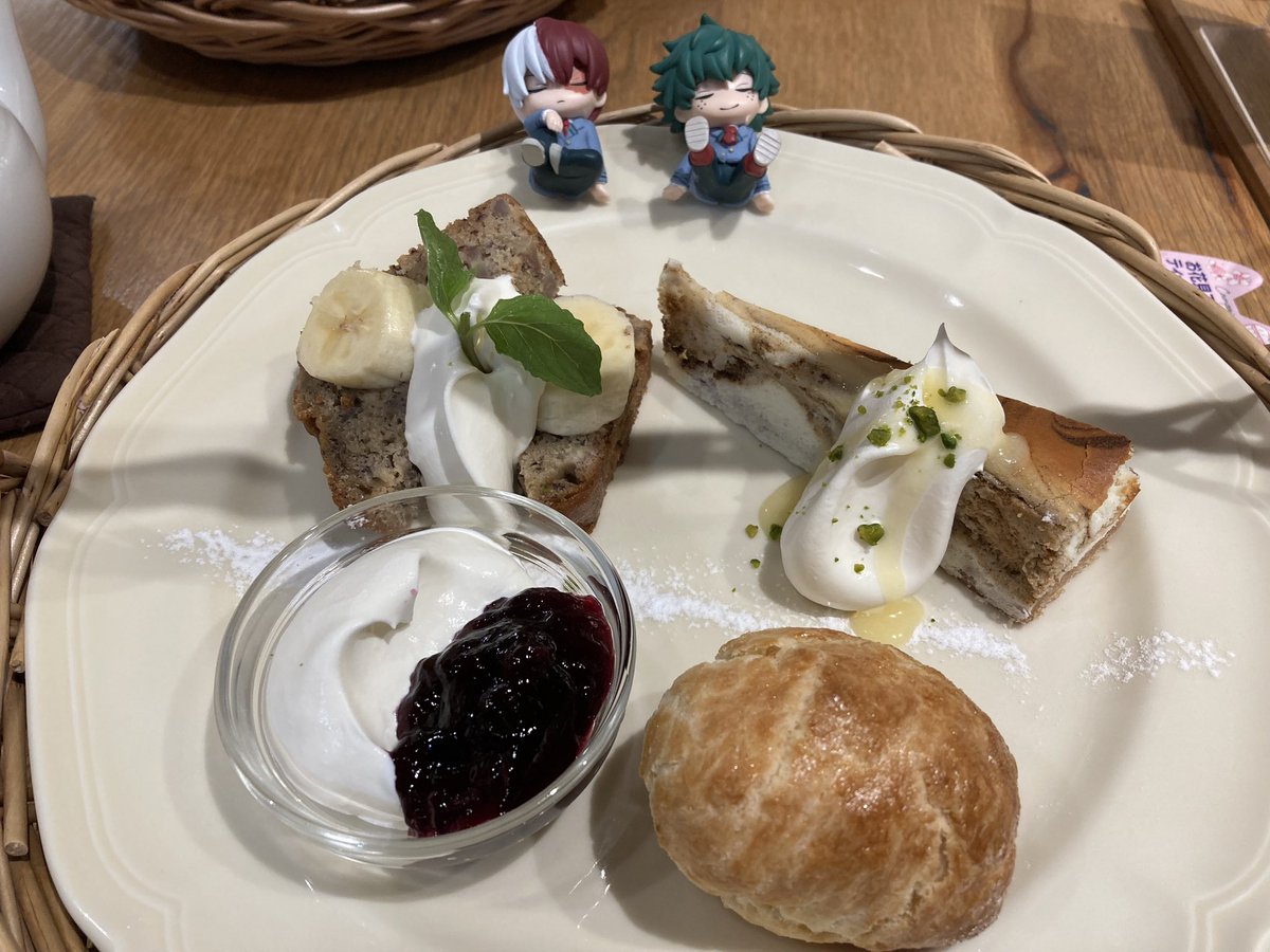 はちたまちゃんとランチからのカフェ〜〜！
お互いガチャガチャで1発で推し引くとか強い🔥
たまちゃんの娘さんめちゃくちゃ可愛くて幸せな時間だった...🥰
ほぼ地元で会えるの嬉しすぎる🫶
お土産もありがとう♡♡