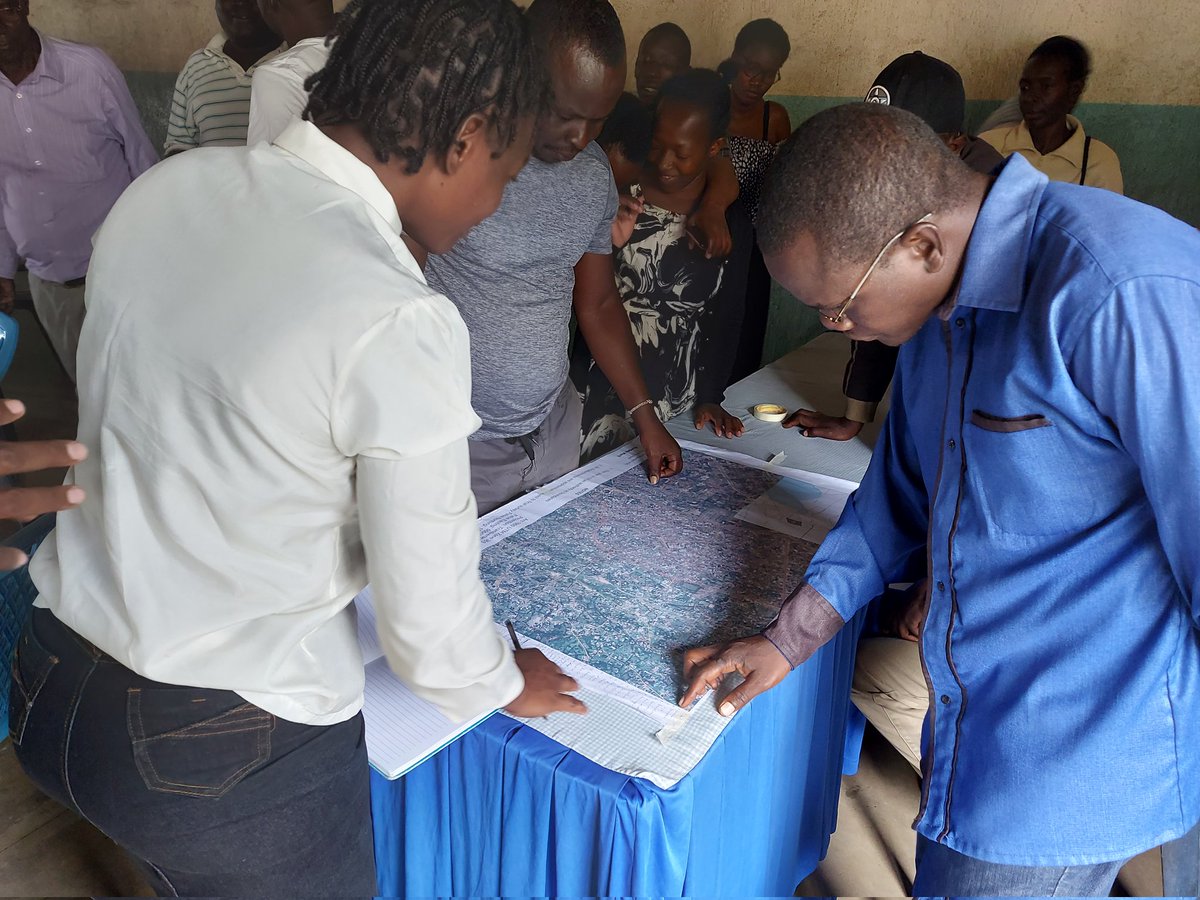 LizianAuma's tweet image. The ultimate goal of vulnerability mapping is to develop adaptation plans for the words within Kisumu county.
Today @Wanavijiji_sdi @Maseno_Uni  and @KisumuCountyKE  are helping the community do mapping in Kondele ward.  #coproductionofknowledge