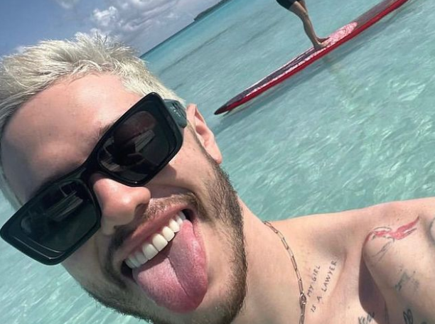 CelebrityBuda's tweet photo. PETE DAVIDSON OPENS UP ABOUT PTSD AND SELF-HARM AMID CRITICISM OVER TALKING ABOUT HIS LATE FATHER’S PASSING
Click here to read more⬇️⬇️⬇️👇👇👇
https://t.co/TrBgSKbWbp

#PeteDavidson #caseydavidson https://t.co/yGBt9YJKR0