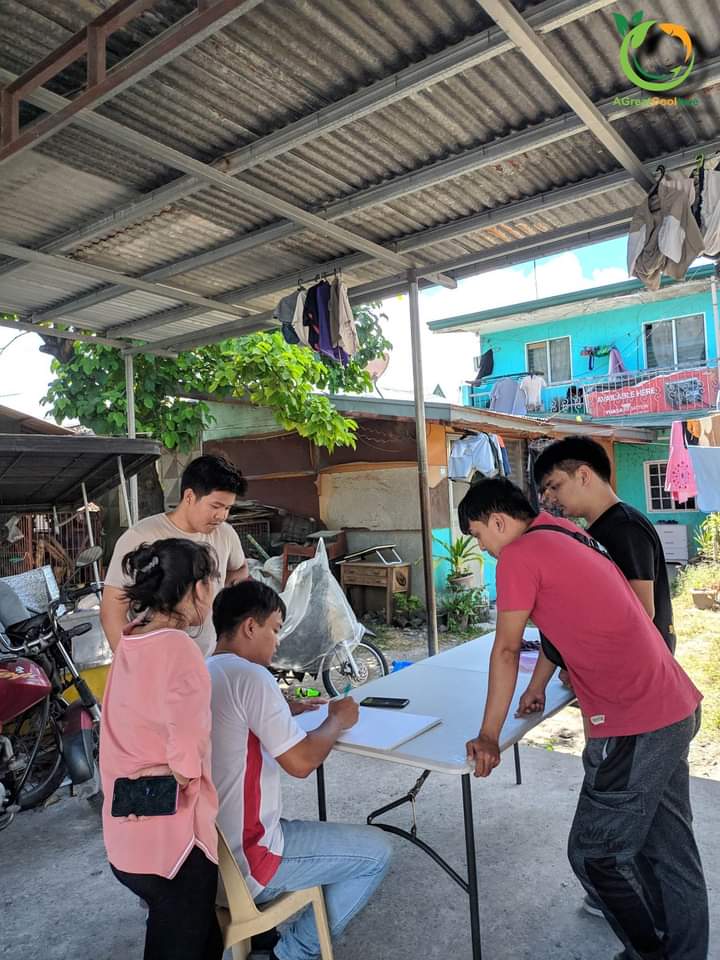 aGREATCOOLture's tweet photo. Chapter 1: Location Unlocked

As a headstart, the Operations Department and other respective BODs conducted an ocular visit for the project location. The hydroponics system will be built in this constrained farming area. 🌾🌱

#aGREATCOOLture
#FirstUpdate https://t.co/nq25ukP7NI