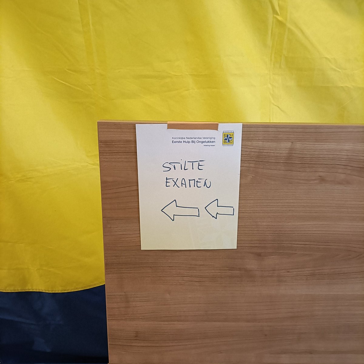 Vandaag EHBO-examen. Zeker voor de kandidaten toch weer spannend.