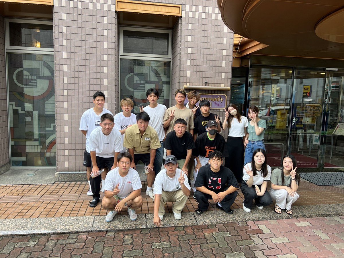 bukkyorfc's tweet photo. 新入生のみなさん！
合格おめでとうございます🎊㊗️🎊

佛教大学ラグビー部は選手･マネージャーともに大募集中です！
学年関係なく仲が良く、楽しい部活です！
学生生活の楽しい思い出を一緒に作りませんか？

DMお待ちしております😸
＃春から佛大 https://t.co/IrzyVHMbSS