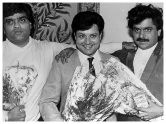 The favourite trio of every 90s Kid of a #Marathi family. Those Sunday afternoons, 4 PM shows on DD Sahyadri. Thanks for making our childhood so much fun. Unfortunately, Laxmikant Berde sir is no more now but he’ll continue to live on in our hearts. #AshokSaraf #SachinPilgaonkar.