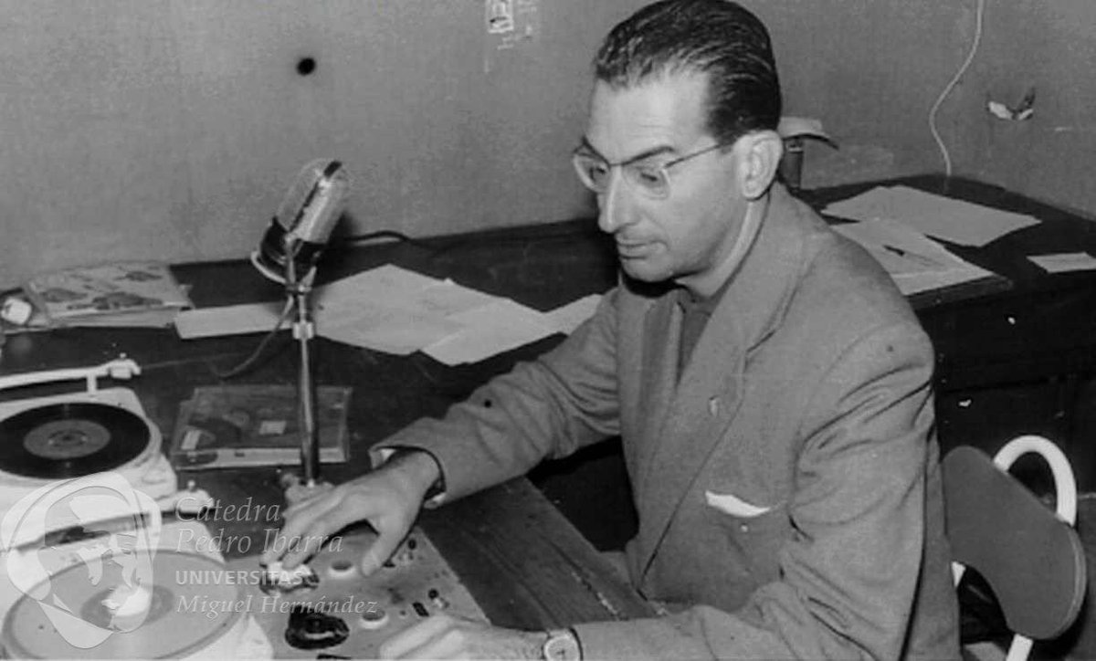 ⭕️Sabias que la primera vez que la prensa ilicitana intervenía en directo en los programas deportivos a nivel nacional fue en el <a href="/elchecf/">Elche Club de Fútbol</a>  vs <a href="/FCBarcelona_es/">FC Barcelona</a> de 1959 ?
En la foto Luis Garrigós de <a href="/RadioElcheSER/">Radio Elche Cadena SER</a> 
Foto : Catedra Pere Ibarra
#ElcheBarca 
#SiempreContigoECF