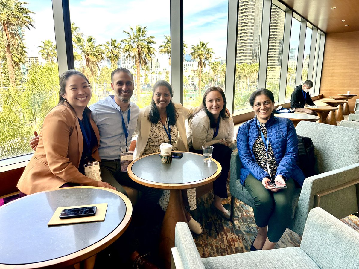 Brainstorming cool 😎 kidney 🫘research projects w/ our Texas Children’s & Baylor College of Medicine crew and attending extraordinaire @CatherineJ20 during our coffee break!! ☕️ @ThadaniSameer @MonicaVivek @LWCasey615 @BCMPedsRenal #insipiredKidneys #conferenceLife #AKICRRT2023