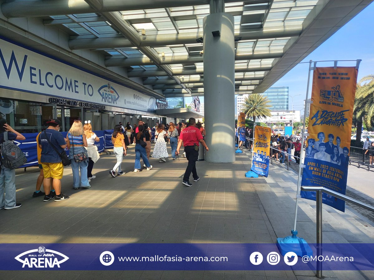 MOAArena's tweet photo. PH Runners are filling up the Arena for #RUNNINGMANinManila "A Decade of Laughter” happening tonight! 🏃🏃🏃

#RunningManAtMOAArena is presented by @pulpliveworld &amp; @happeehour 

#ArenaSafe
#ChangingTheGameElevatingEntertainment https://t.co/ZzbsiluW9F