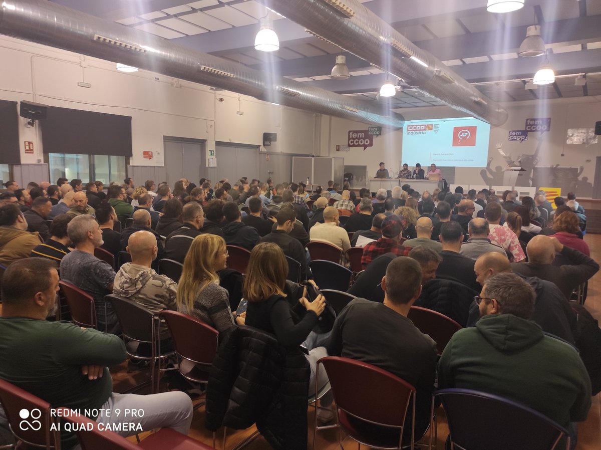 CCOOSeat's tweet image. Masiva afluencia a la
Asamblea!!!