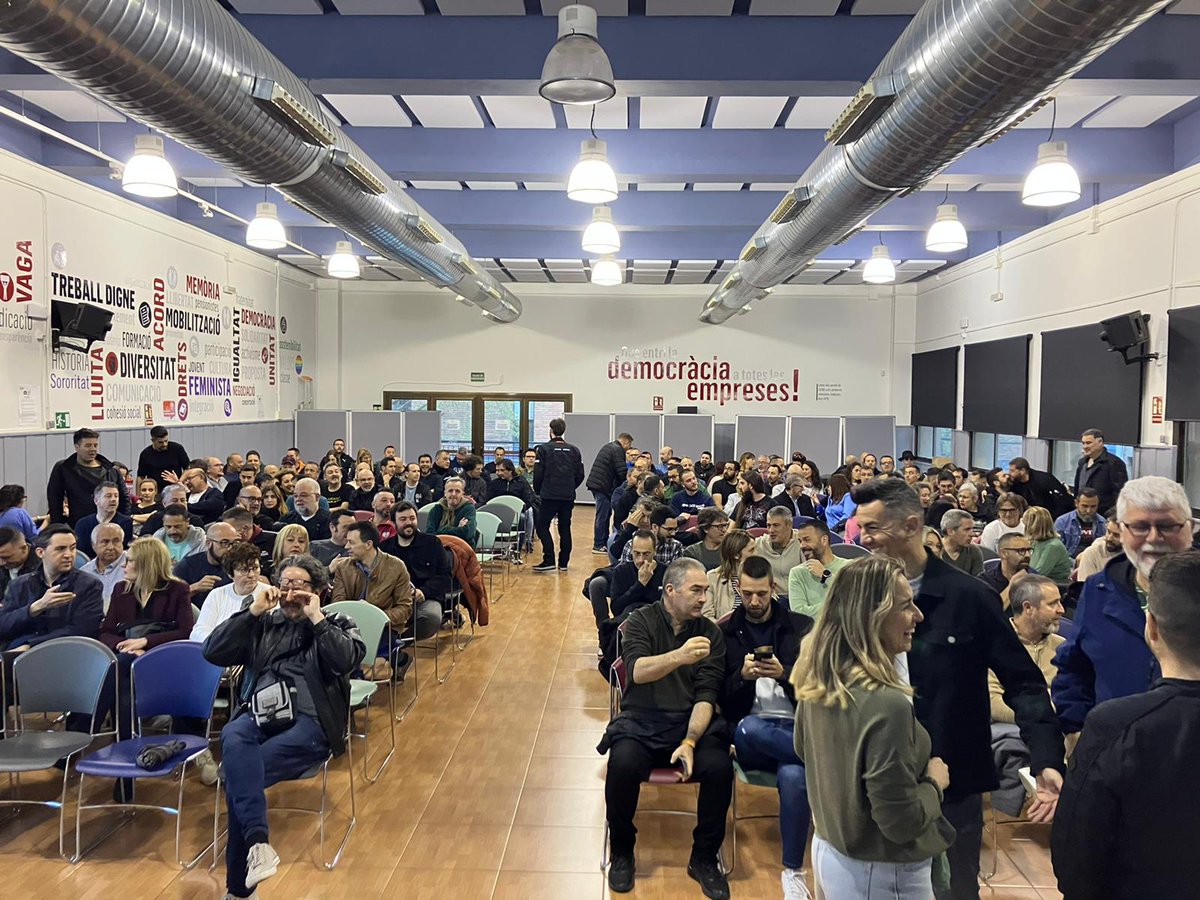 CCOOSeat's tweet image. Masiva afluencia a la
Asamblea!!!