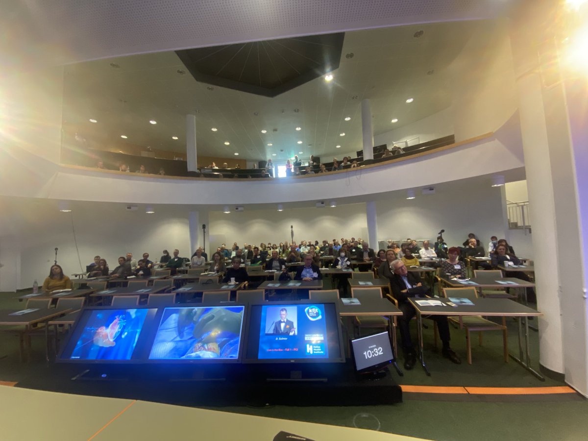 Full house #kfjt2023 Herzzentrum Leipzig ⁦<a href="/JaninePoss/">Janine Pöss</a>⁩ ⁦<a href="/sulimov_dmitry/">Dmitry Sulimov</a>⁩ ⁦<a href="/ABollmannMD/">Andreas Bollmann</a>⁩ ⁦<a href="/Mo_A_W/">Mohamed Abdel-Wahab</a>⁩ ⁦<a href="/AGIKinterv/">AGIK</a>⁩