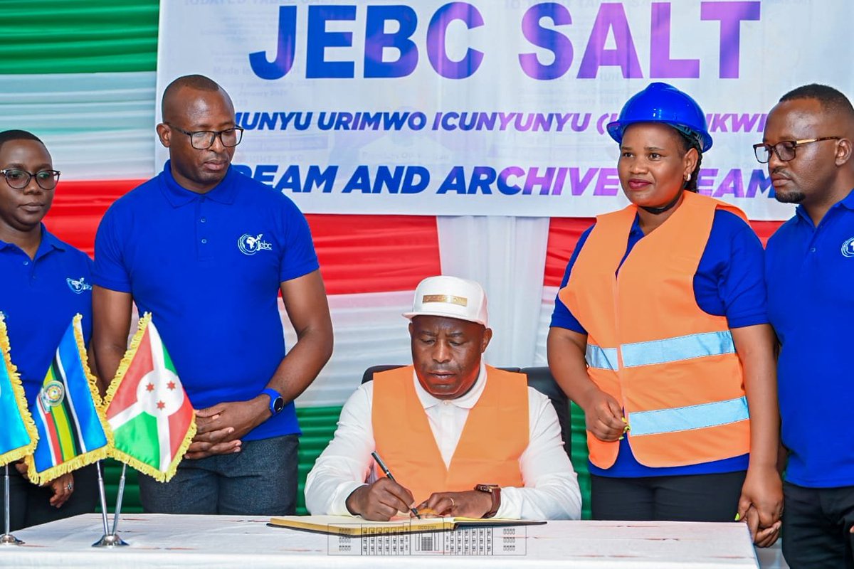 Ikiriho's tweet photo. ✂️#Burundi Séries d'ouvrages inaugurés ce vendredi par @GeneralNeva: le CSBU-BHB village, l'usine #Fabrimetal de fabrication des métaux en acier, l'usine Jessy Blessing Company #JEBC de transformation de sel et l'usine de fabrication des sacs d'emballages biodégradables #ITRAPACK https://t.co/195Xsuhbf0
