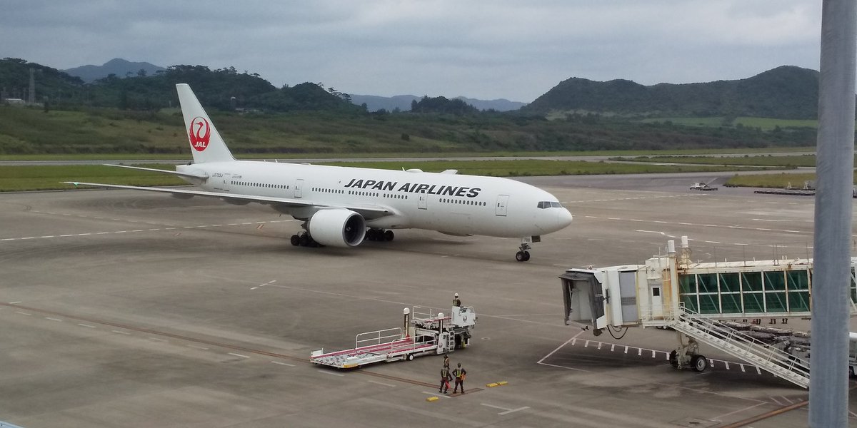 shiomizukj's tweet photo. JAL974便は772ER(JA703J)です。
4月は幹線の運用がない(と思う)ようなのでもう引退か？という情報もあるようですが、少なくとも今日は羽田～石垣の2往復で飛んでいます。
767Fから機材変更でJになった時は「え？」と思ったのですが、こちらは歓迎です。
#JAL
#777ER https://t.co/EKMuhtcPtQ