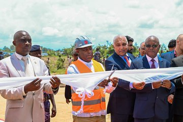 Ikiriho's tweet photo. ✂️#Burundi Séries d'ouvrages inaugurés ce vendredi par @GeneralNeva: le CSBU-BHB village, l'usine #Fabrimetal de fabrication des métaux en acier, l'usine Jessy Blessing Company #JEBC de transformation de sel et l'usine de fabrication des sacs d'emballages biodégradables #ITRAPACK https://t.co/195Xsuhbf0