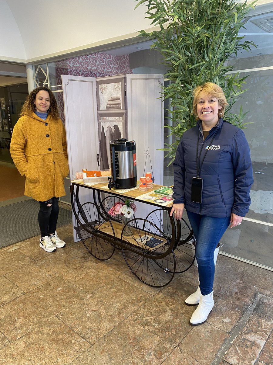 gasteizon's tweet photo. #SemanasdeCafé

Actividad Cafetera de la mano de @CoachFamilias @STAVJEANS y #GasteizBaila 

☕️ Con café de @CafeLaBrasilena 
▶️ Acércate a #GaleriasItaca! 

#CaféGasteizOn2023 #VitoriaGasteiz #GasteizOn https://t.co/Gu4oZJIdKg