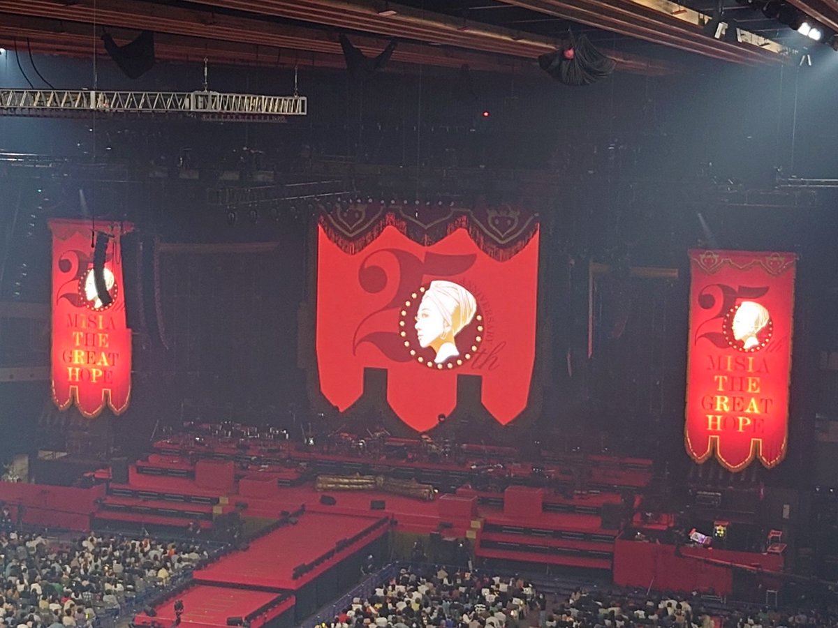 M19020217's tweet image. 有明アリーナへMISIAさんのライブに行ってきました！
とても感動的なライブでした😊歌もパフォーマンスも素敵なライブでした☺
MISIAさんの高音の声が会場に響いてました♪

#MISIA
#25th_Anniversary
#有明アリーナ