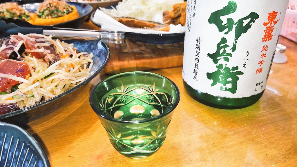 本日の晩酌
東薫酒造さんの卯兵衛です。
東薫さんのはどれもいいですね。美味しいです。
最近は合間合間にお湯のチェイサーを挟んで飲むのがブームです。