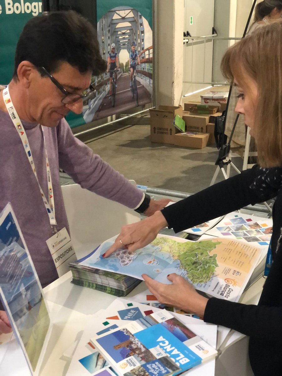 costablancaorg's tweet photo. 🚴🏻‍♂️¡Gran expectación en la Feria de Cicloturismo de Bolonia!. Costa Blanca acude un año más a la cita mostrando su amplia oferta de turismo deportivo y ciclismo al mercado italiano. #NPCB23 https://t.co/ZdIKpCvGCf
