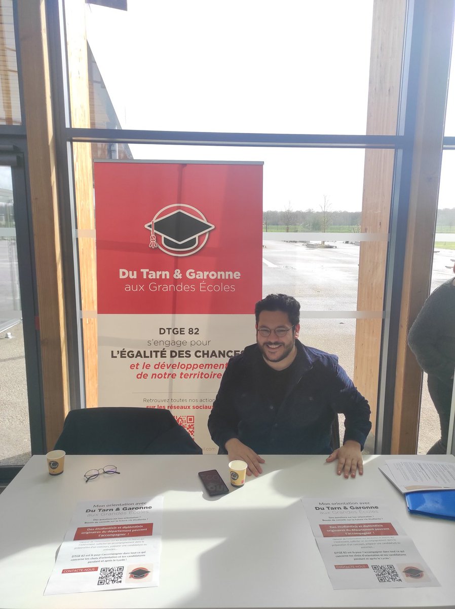 Guillaumevgx's tweet photo. Aujourd'hui aux journées portes ouvertes du lycée Olympe de Gouges de Montech avec @sam_ouahab pour présenter @DTGE_82 aux futurs lycéens et leurs parents ! https://t.co/4By0JqLy0v