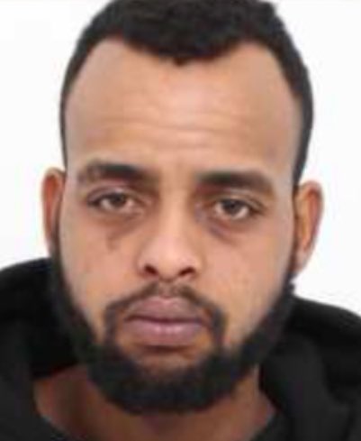 Dykaren21's tweet photo. ”Jag ska knulla dig, sa Abdi Daher (23), innan han sänkte den bräckliga 84-åriga tanten till marken. Om du skriker så kastas du i vattnet. Straffet för den somaliske medborgaren blev ynka 13,4 mån netto. Utvisning yrkades inte”

Det var inte 1:a överfallet &amp; Abdi är ute igen.🥳🕌 https://t.co/kZieJRGZNL