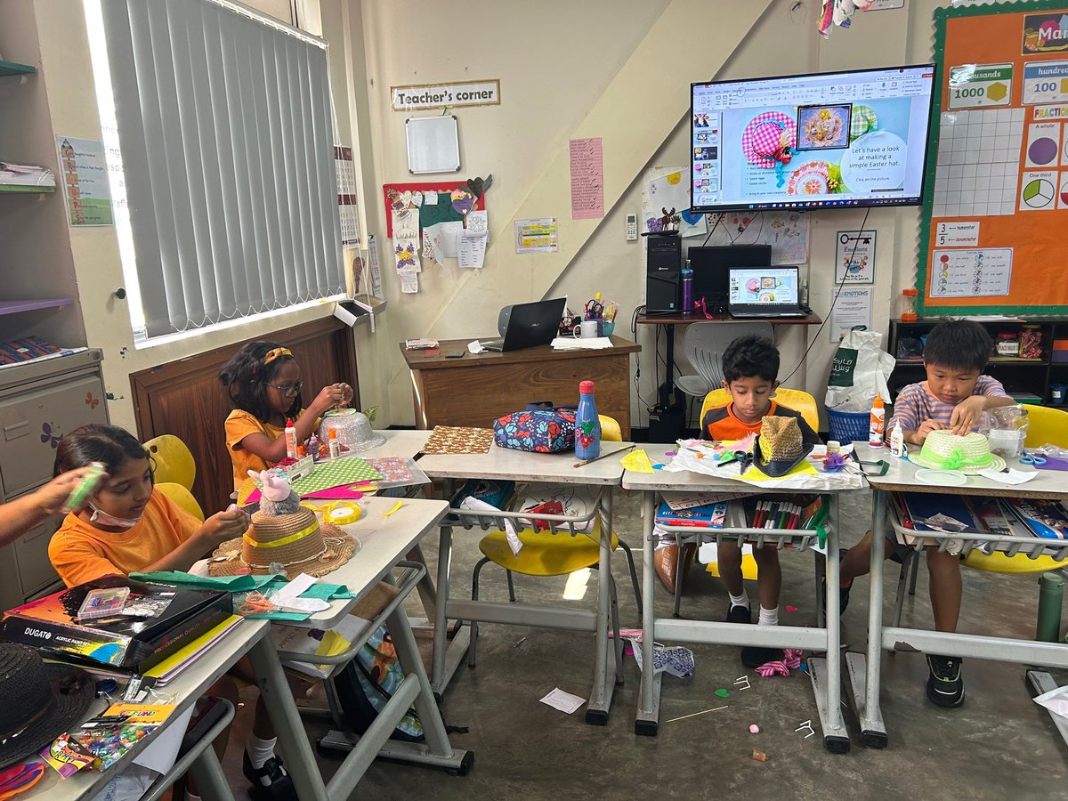 jsyear3's tweet photo. Hobbit kids making the Easter hats
@jsyear3 @BSColomboLK @BSC_JSHead @BSC_Principal https://t.co/VGObXKKTZG
