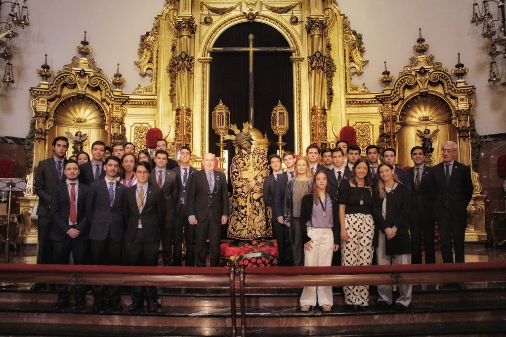 HdadGranPoder's tweet photo. Agradecemos a la Juventud de nuestra querida y fraternal @Hdad_Macarena su ofrenda floral y oración ante el Señor del Gran Poder con ocasión de la cercana y devota veneración.
#GranPoder23 https://t.co/zwwm2AFEfh