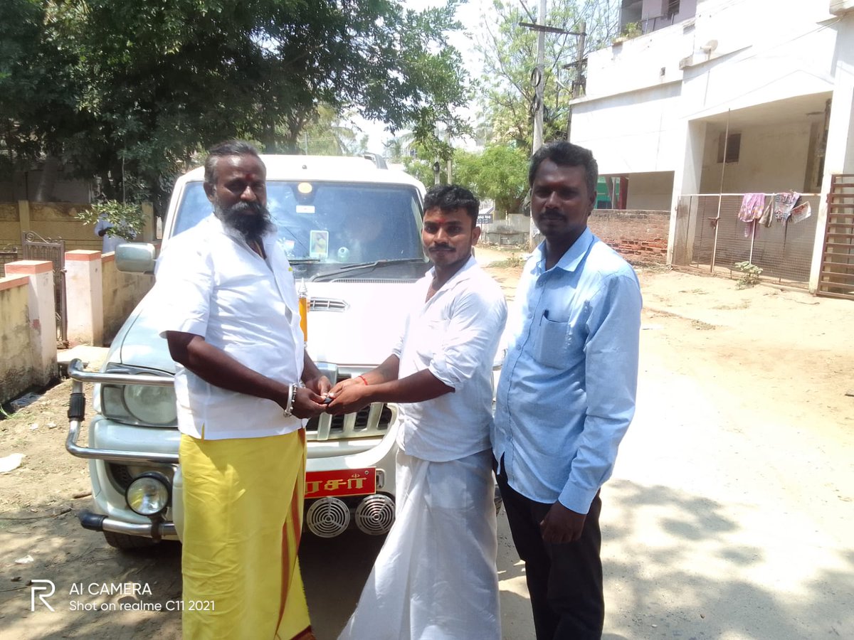 RameshMuthuraj7's tweet photo. புதுக்கோட்டை கிழக்கு மாவட்ட பொறுப்பாளர் விஜய்அம்பலம் அவர்களுக்கு வீரமுத்தரையர் முன்னேற்ற சங்கம் சார்பில் சங்கப் பணிகளை மேலும் மேலும் சிறப்பிக்க சமநீதி போராளி  அண்ணன் கேகேஎஸ் அவர்கள் கார் அன்பளிப்பாக வழங்கினார்..

@AnbuPudhugai @KKSelvakumaroff 
#mutharaiyarleader_kks https://t.co/Rcvf5wkcFk