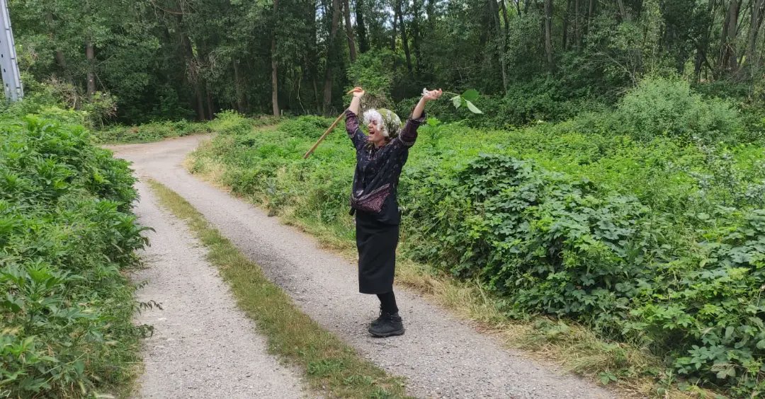 Las Brujas de la cueva  de las grajas  nos acompañarán, mostrarán y darán  conocimientos de plantas medicinales. 
Apúntate  y disfruuuuta.
674 146 726.