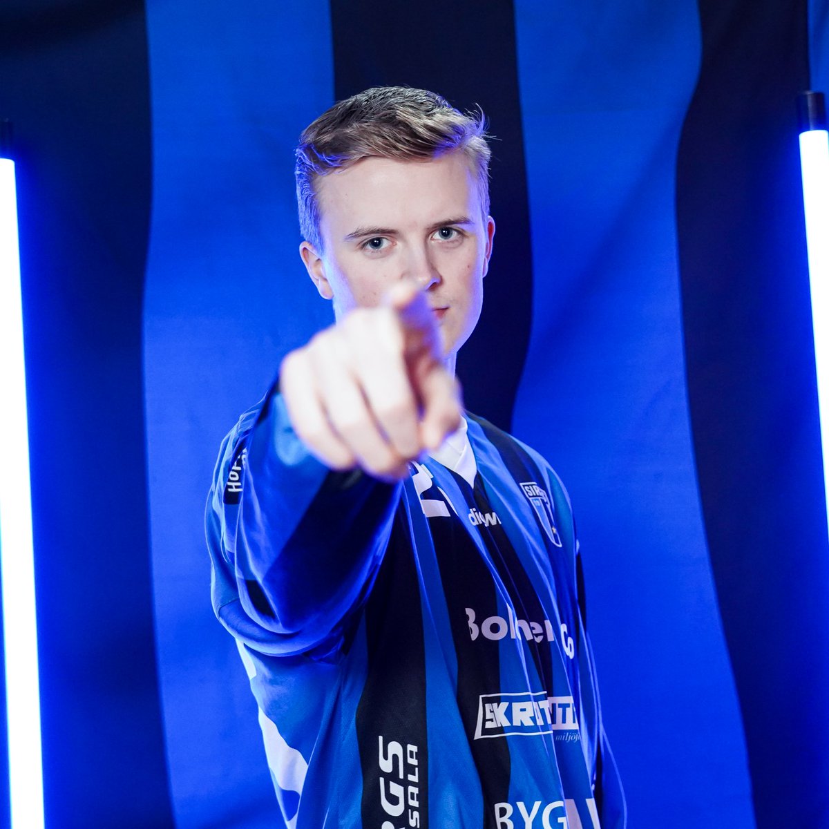 SiriusBandy's tweet photo. 💣💣💙🖤 https://t.co/I5m58Du6Vr