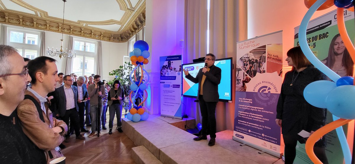 ensimofficiel's tweet photo. C'est parti pour les #24hducode👍
49 équipes, + de 200 participants, 65 étudiants de l'ENSIM 👏
Charles Pezerat, Directeur de l'ENSIM souligne l'engagement de l'école dans cet événement et encourage tous les étudiants ensimiens engagés dans cette compétition
@LeMansUniv https://t.co/yTXybqaLLD