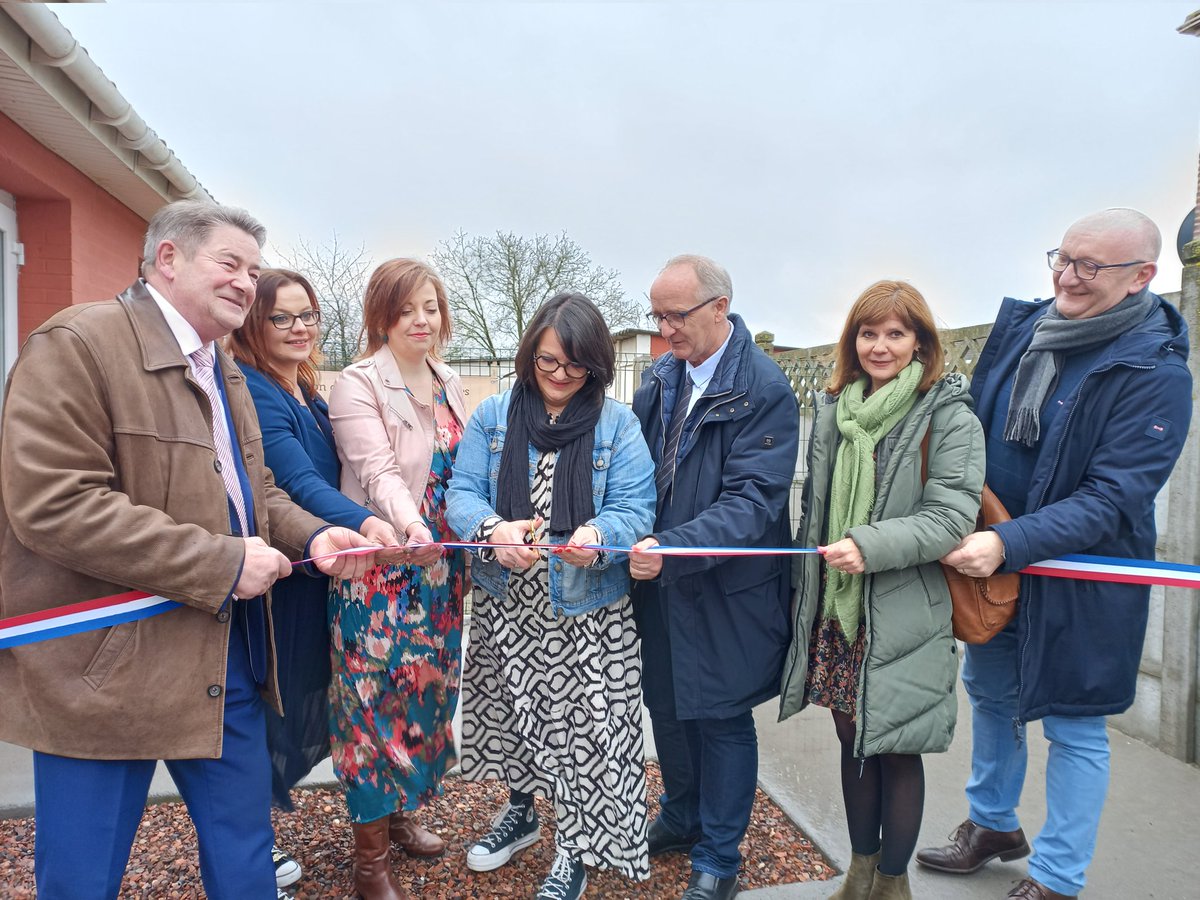 maisonsetcites's tweet image. Nous inaugurons notre première #MAM à @VilleDeHarnes : deux logements de la Cité Bellevue, en cours de #réhabilitation #ERBM, ont été transformés, apportant un nouveau service aux habitants et une #redynamisation de la cité @hautsdefrance @pasdecalais62 @AggloLensLievin