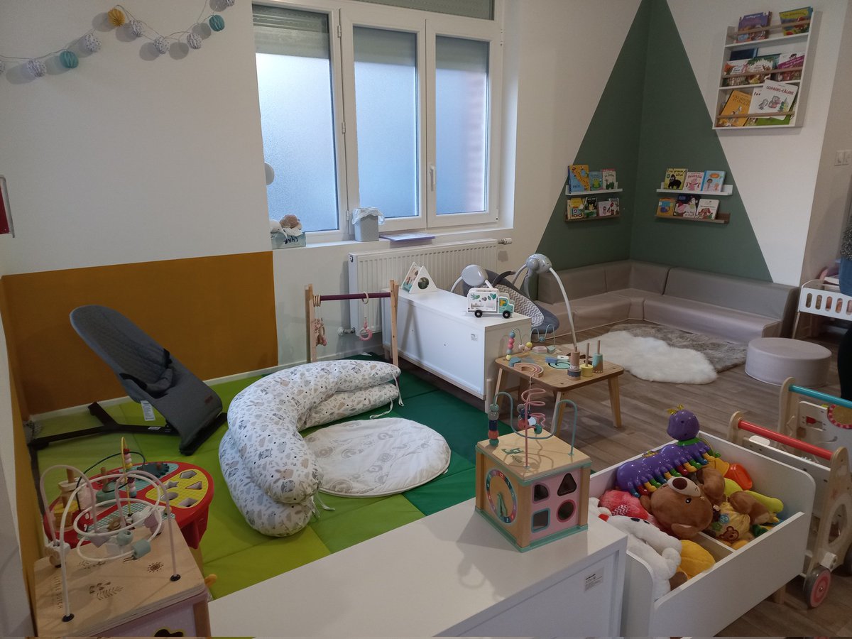 maisonsetcites's tweet image. Nous inaugurons notre première #MAM à @VilleDeHarnes : deux logements de la Cité Bellevue, en cours de #réhabilitation #ERBM, ont été transformés, apportant un nouveau service aux habitants et une #redynamisation de la cité @hautsdefrance @pasdecalais62 @AggloLensLievin