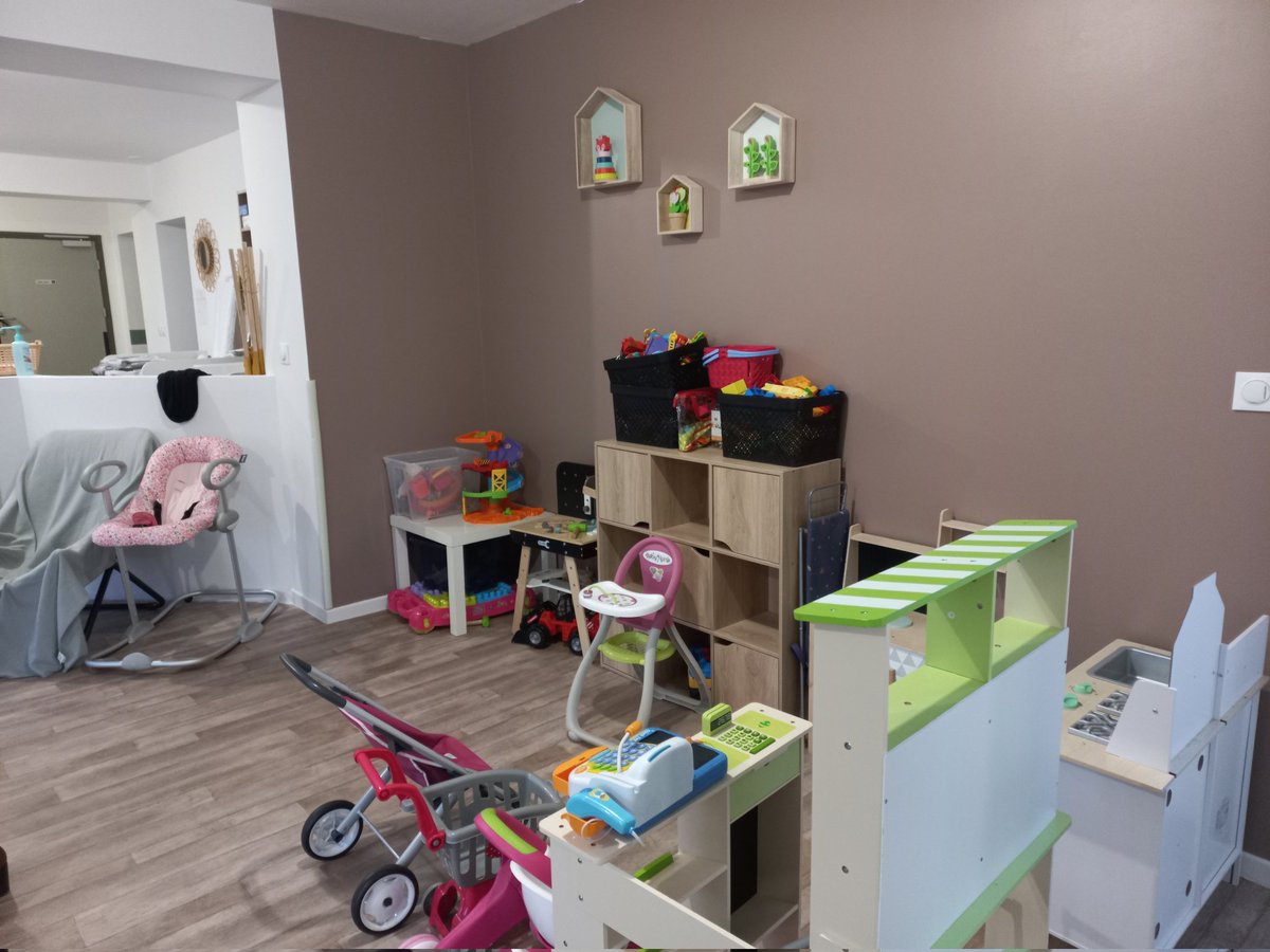 maisonsetcites's tweet image. Nous inaugurons notre première #MAM à @VilleDeHarnes : deux logements de la Cité Bellevue, en cours de #réhabilitation #ERBM, ont été transformés, apportant un nouveau service aux habitants et une #redynamisation de la cité @hautsdefrance @pasdecalais62 @AggloLensLievin