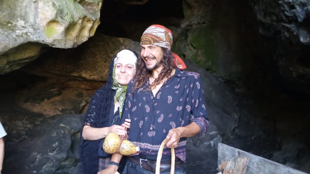 El lunes 1 de Mayo, las Brujas de la cueva de las grajas, Nos acompañarán por un camino para que conozcamos y disfrutemos de la Naturaleza. 
1. A las 10:30
2. A las 12:45
Apuntaros. 674 14 67 26