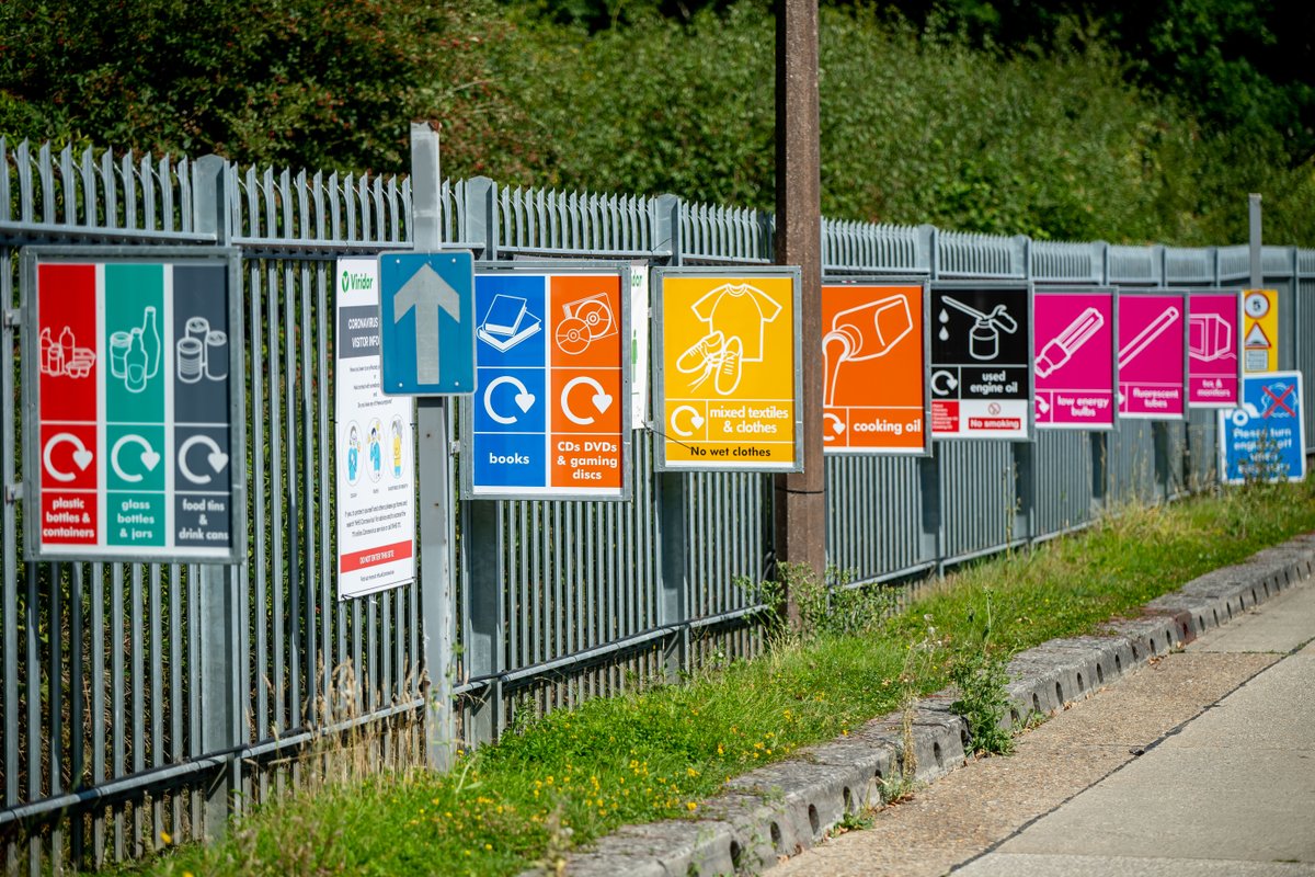 WSCCNews's tweet image. From today, Recycling Centres across West Sussex will be open for longer!

To reduce queues, you must book a slot to attend some locations. Find out more in the article below.

#WestSussexRecycles

ow.ly/eUKH50NuxwT
