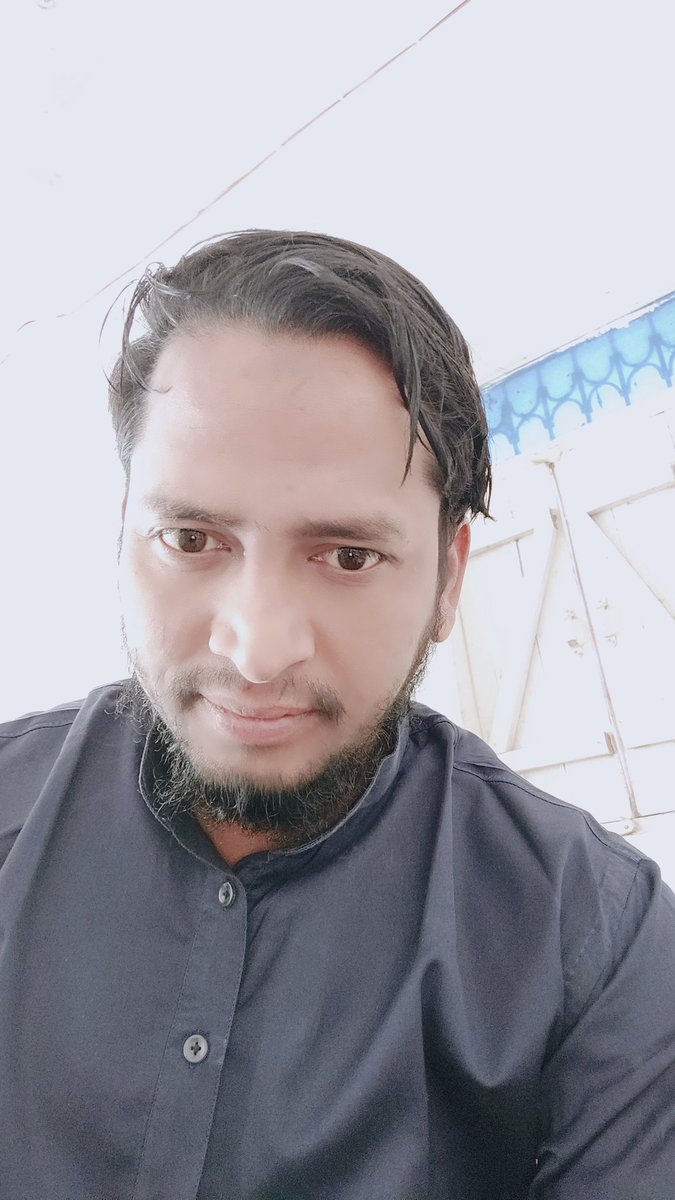 تراویح اور حافظ قرآن،،،

#تراویح میں حافظ قرآن جن باتوں سے بیک وقت نمٹ رہا ہوتا ہے😢
1#:ان میں سے ایک مصلے کا پریشر ہے۔
2#: بیس رکعتوں کا خیال رکھنا ہے۔
3#: اپنے یومیہ سبق کے کوٹے کو بیس رکعتوں پر تقسیم کرکے پوراکرنا۔ کہ کہیں ایسا نہ ہو کہ سبق پورا ہوجائے
(1)