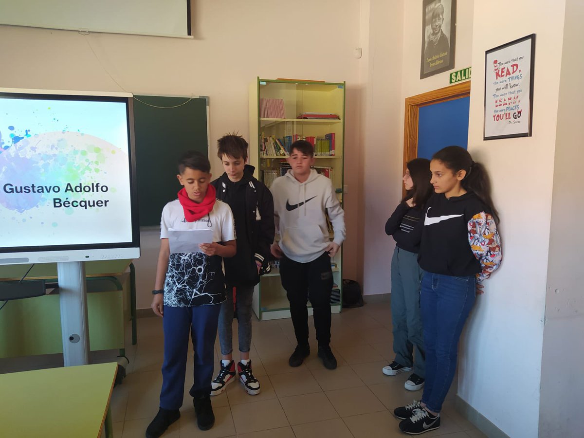 IESOCanal's tweet photo. #díadelosautoreseuropeos. El pasado lunes celebramos el Día de los Autores Europeos con una serie de lecturas breves en la biblioteca. La actividad estuvo acompañada de las presentaciones del alumnado sobre algunos de esos escritores. 

#educación #villamuriel #palencia #educacyl https://t.co/ThUW3Ykbx7