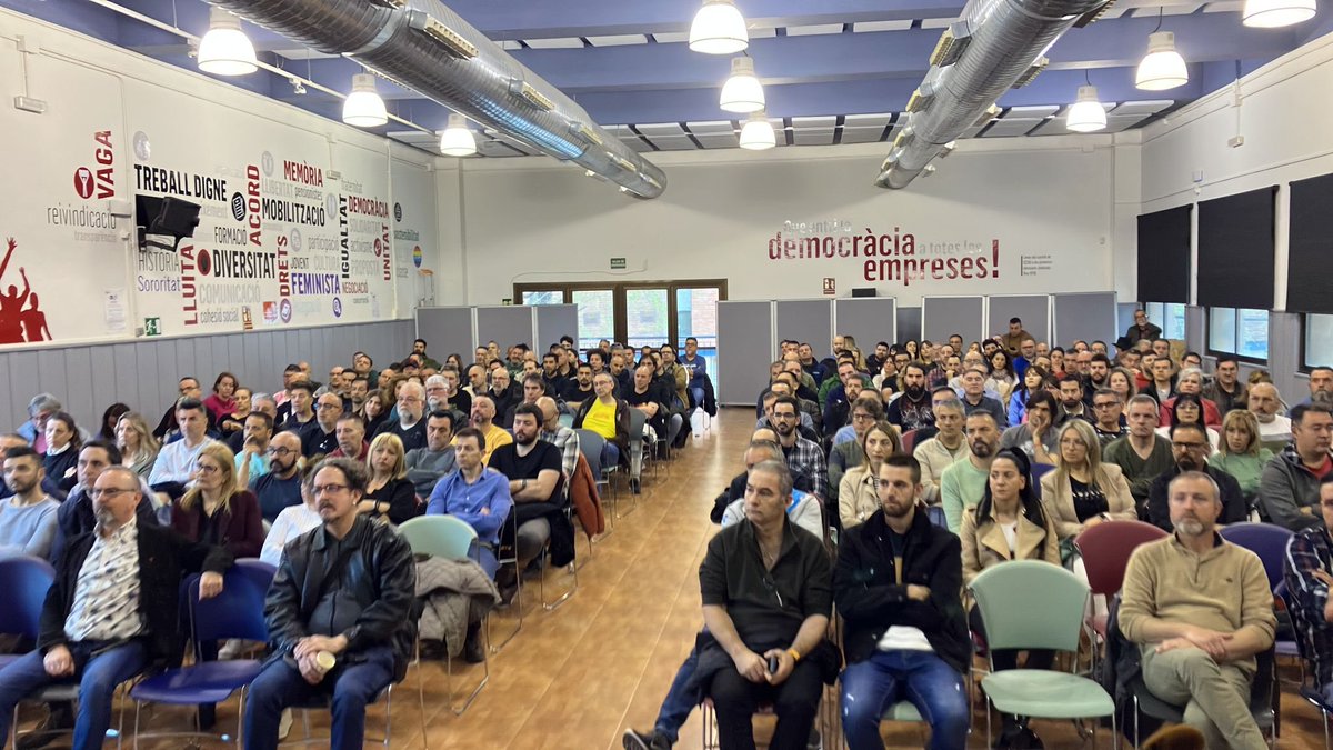 MarquezCarlitos's tweet image. Asamblea de Afiliad@s de CCOO-SEAT. Un análisis del Sector del Auto. Impacto del proceso de Descarbonización su transformación de la combustión a Electromovilidad. Futura fabricación. El impacto en el empleo de la descarbonización. La cadena de valor. En la economía Circular….