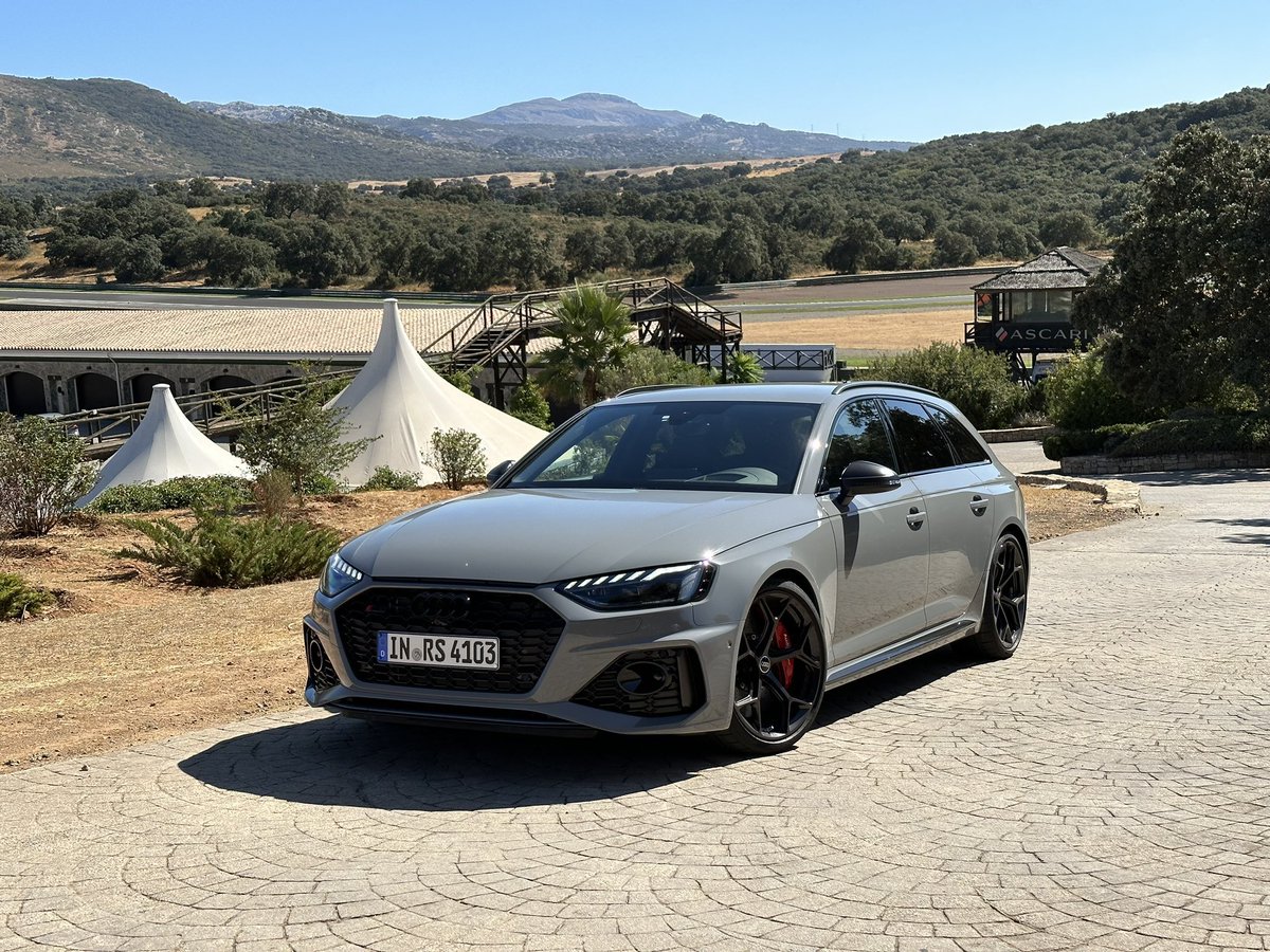 🚨 À bord de son Audi RS4, le rappeur Jul, 33 ans, a été flashé sur l’autoroute A51 entre Sisteron et Manosque, dans les Alpes-de-Haute-Provence. Le Marseillais, Julien Mari de son vrai nom, a été contrôlé à 177 km/h au lieu de 130 km/h. Après avoir été contrôlé, le rappeur s'est…