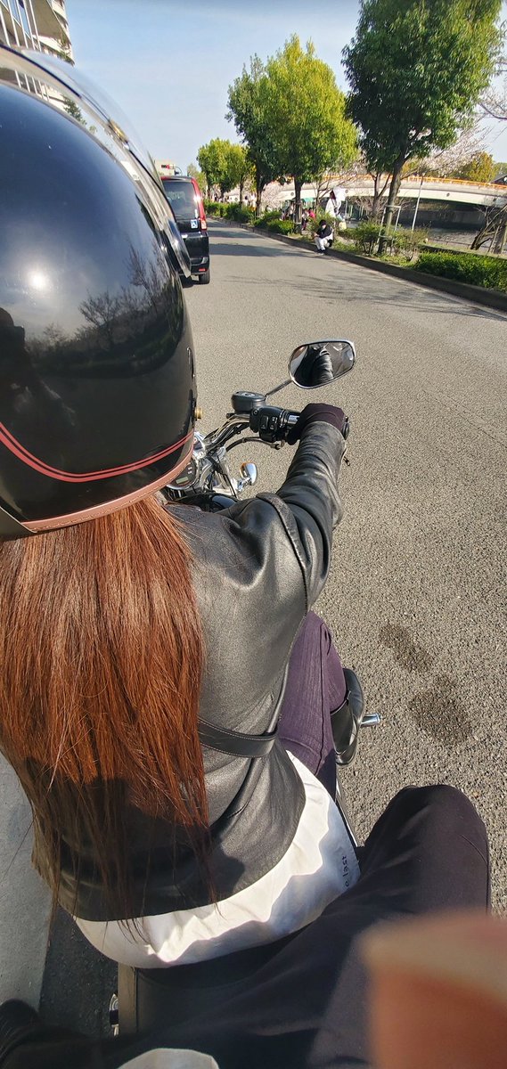 rikaching's tweet photo. 大型二輪取得して2月で1年経ち、
タンデムデビューしたので、改めて
#バイク乗りとして軽く自己紹介 
名前☆りーちゃん
住み☆大阪
年齢☆おてんばアラフォー
身長☆162cm
車種🏍☆HarleyDavidson.xl883c
車種🚙☆G350
趣味☆🏐,🚙 ,🎤🎶，🏍

 #バイク乗りと繋がりたい
 #バイク女子 #長男と😊 #桜 https://t.co/oTJUmx9Pif