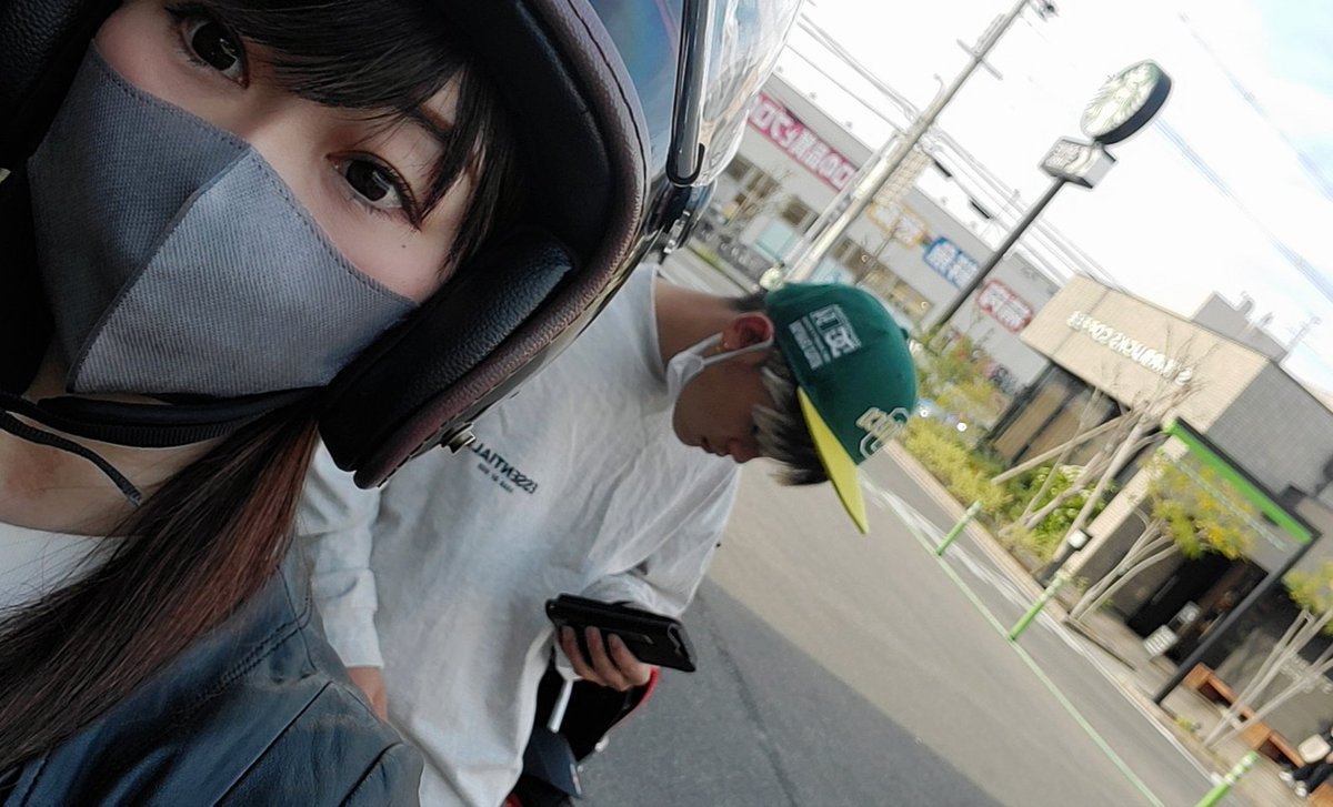 rikaching's tweet photo. 大型二輪取得して2月で1年経ち、
タンデムデビューしたので、改めて
#バイク乗りとして軽く自己紹介 
名前☆りーちゃん
住み☆大阪
年齢☆おてんばアラフォー
身長☆162cm
車種🏍☆HarleyDavidson.xl883c
車種🚙☆G350
趣味☆🏐,🚙 ,🎤🎶，🏍

 #バイク乗りと繋がりたい
 #バイク女子 #長男と😊 #桜 https://t.co/oTJUmx9Pif
